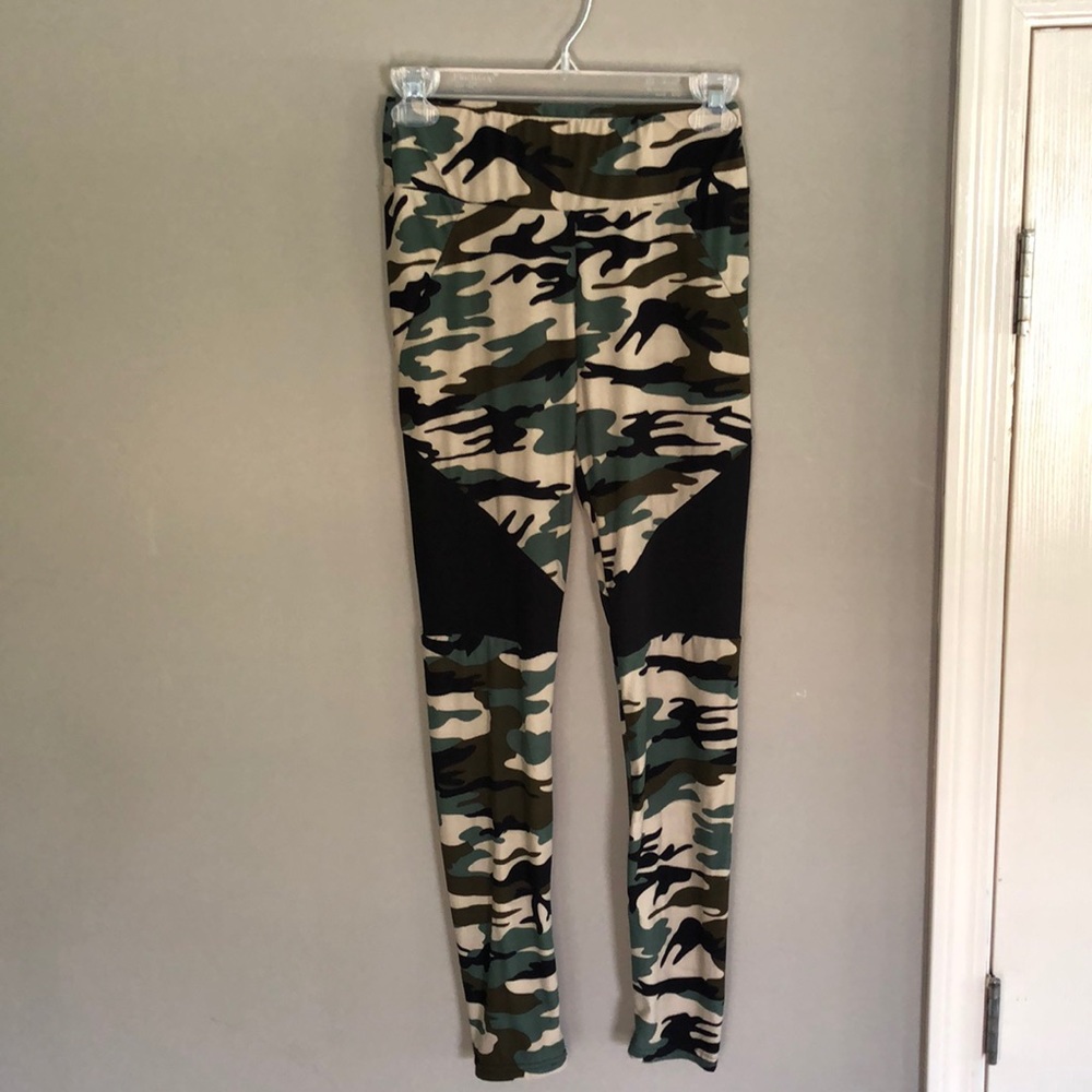 Fitzeri, S, camo leggings w/ mesh detailing
